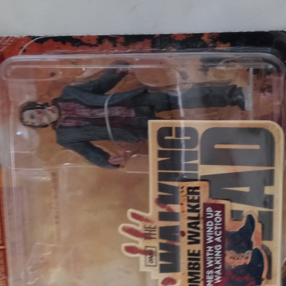 The Walking Dead Zombie Walker Action Figure With Wind Up Walking Action - Picture 5 of 8